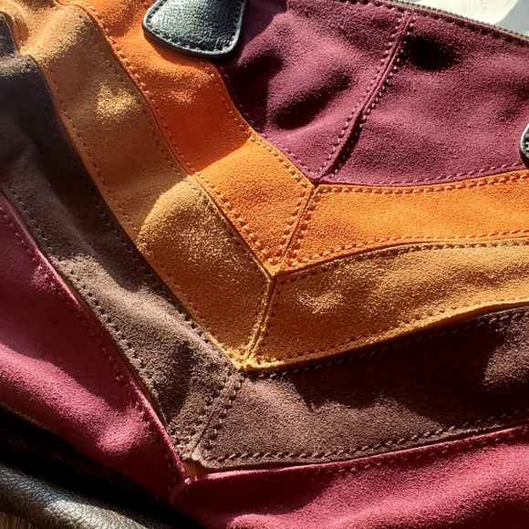 Gently Used • Guess Satchel Purse - including protective bag • Roughly 14 x 9 in - Picture 2 of 6